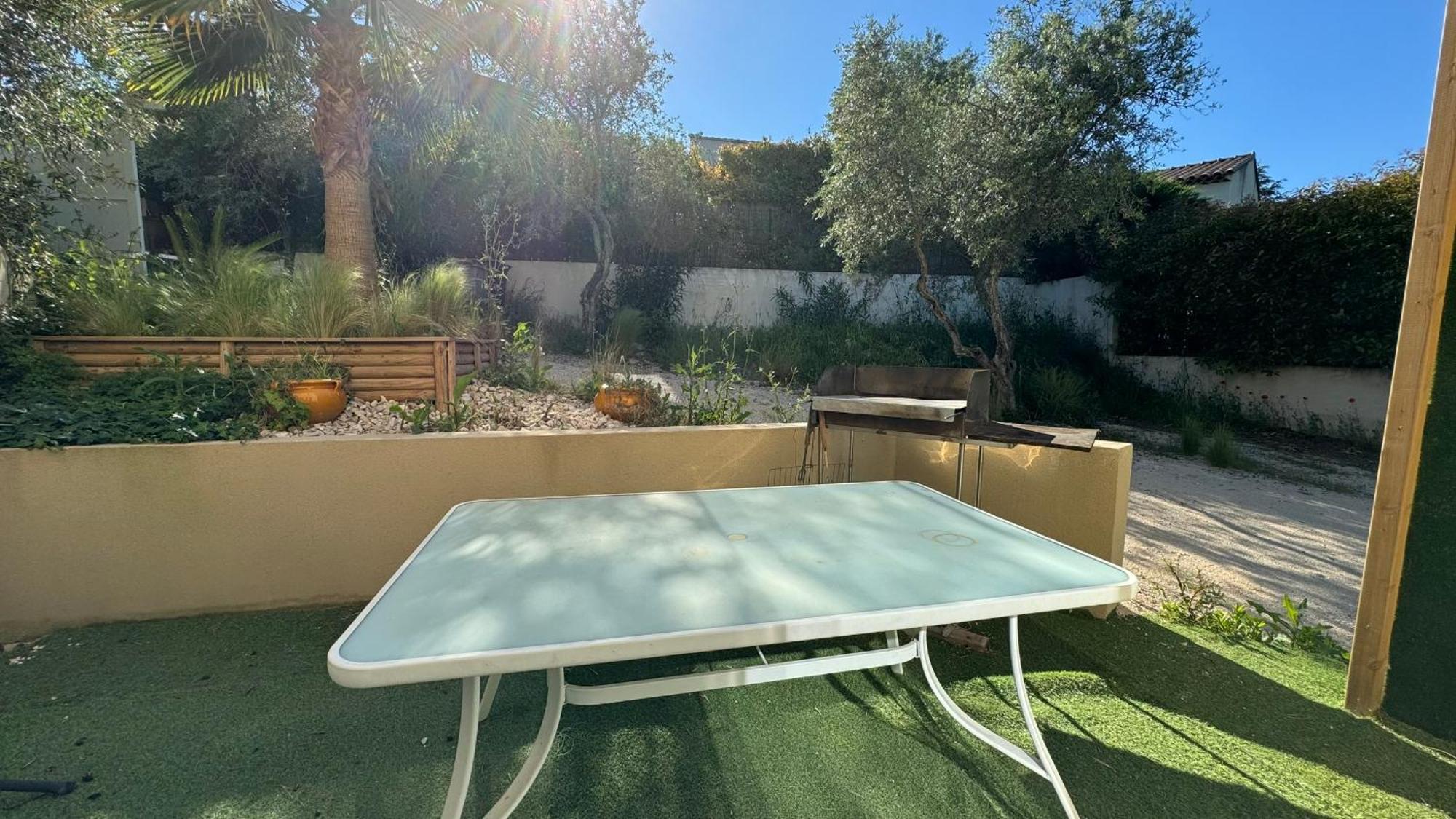 Appartamento Beau T2 moderne Climatisé Villeneuve-lès-Avignon Esterno foto